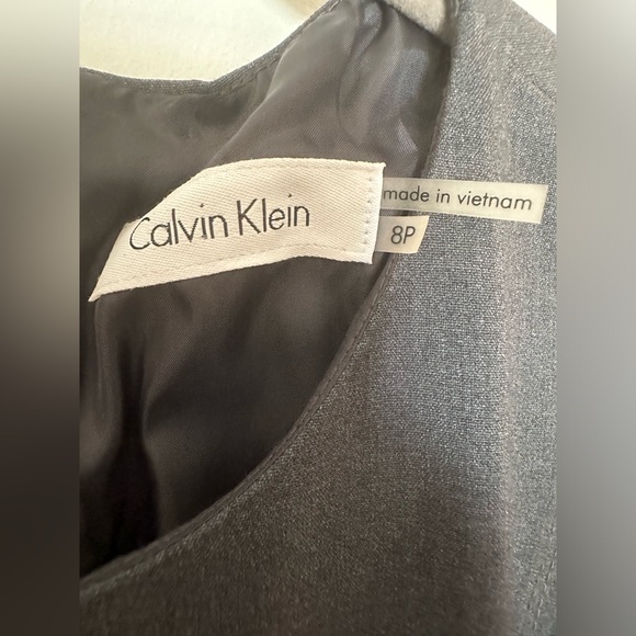 Calvin Klein size 8 PETITE dress with belt. - Picture 2 of 8